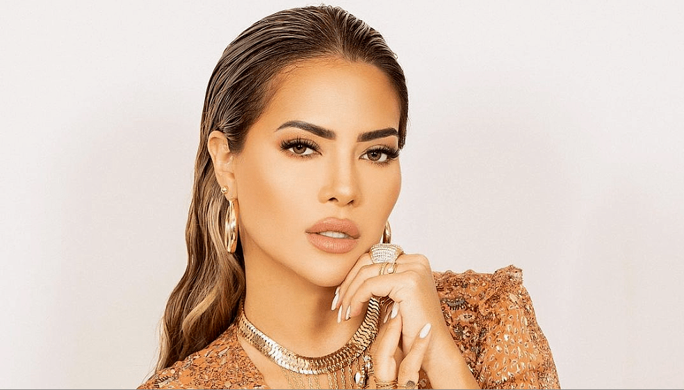 Hanna Rivas, cantante de música regional colombiana y mexicana.
