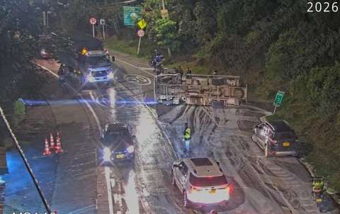 Movilidad hoy, 29 de mayo: volcamiento de camión en la localidad de Chapinero