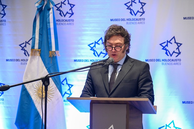 Presunto audio filtrado de Milei cuesta la primera renuncia de su gabinete
