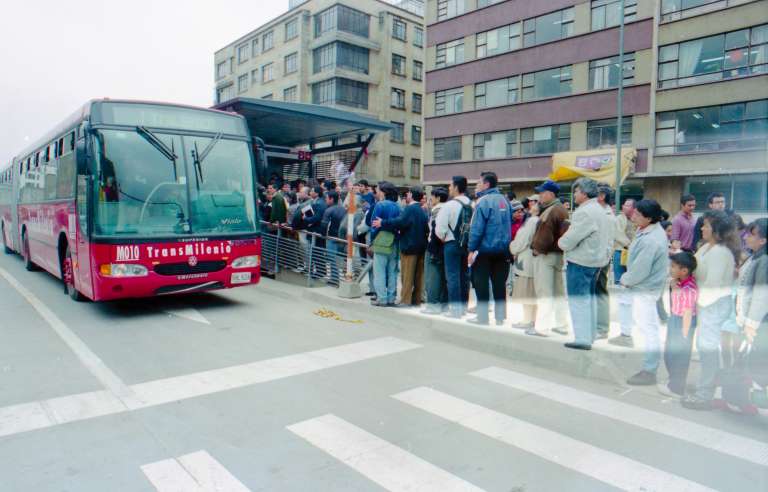 El 2 de febrero de 2002 se inauguró la tercera cabecera conocida como el Portal del Norte y el 16 de febrero entra en operación el ramal del Tunal con las estaciones Parque, Biblioteca y la cuarta cabecera conocida como el Portal del Tunal.