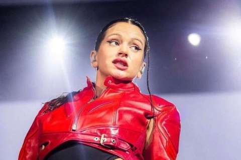 Rosalía: así es el lujoso bus donde vive la cantante durante su gira musical