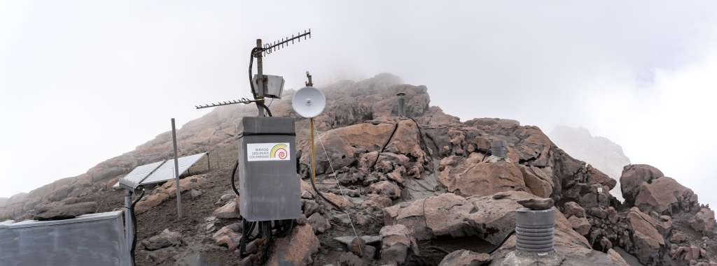 Estación La Olleta, volcán Nevado del Ruiz. Ubicada a más de 4.500 metros de altitud, esta estación del Servicio Geológico Colombiano registra en tiempo real la actividad sísmica, las emisiones de gases y otros parámetros del volcán. /Marcela Han Acero