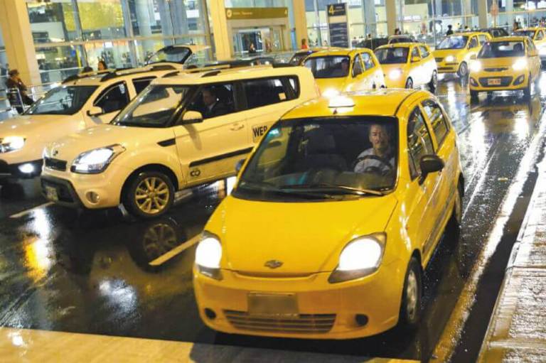 Taxis inteligentes en Bogotá: normas a favor, tiempos en contra