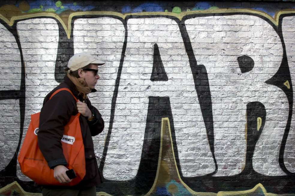 Las expresiones de solidaridad con Francia se extendieron a ciudades como Londres, en donde también hay grafitis con el eslogan “Je suis Charlie”. / AFP