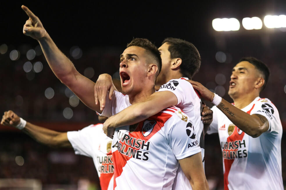 Rafael Santos Borré, tercer máximo goleador colombiano con la camiseta de River Plate. / AFP