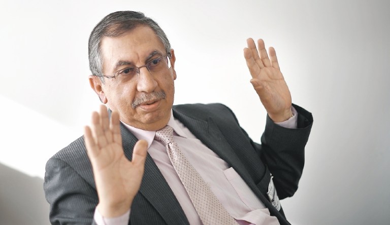 Carlos Alfonso Velásquez: el coronel sí tiene quién lo inscriba