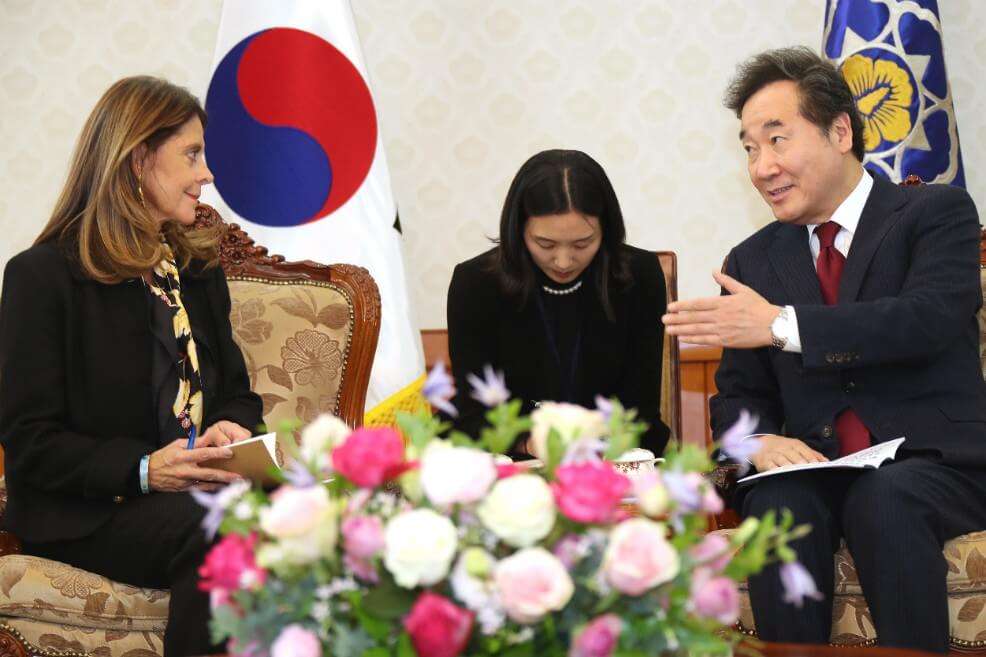 Marta Lucía Ramírez durante su reunión con el primer ministro surcoreano, Lee Nak-yeon en Seúl. / EFE.