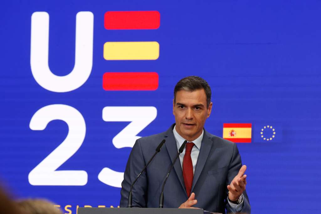 MADRID, 15/06/2023.- El presidente del Gobierno, Pedro Sánchez, presenta las prioridades de la Presidencia española del Consejo de la UE que comenzará el próximo 1 de julio, este jueves en el Palacio de la Moncloa. EFE/ Juan Carlos Hidalgo