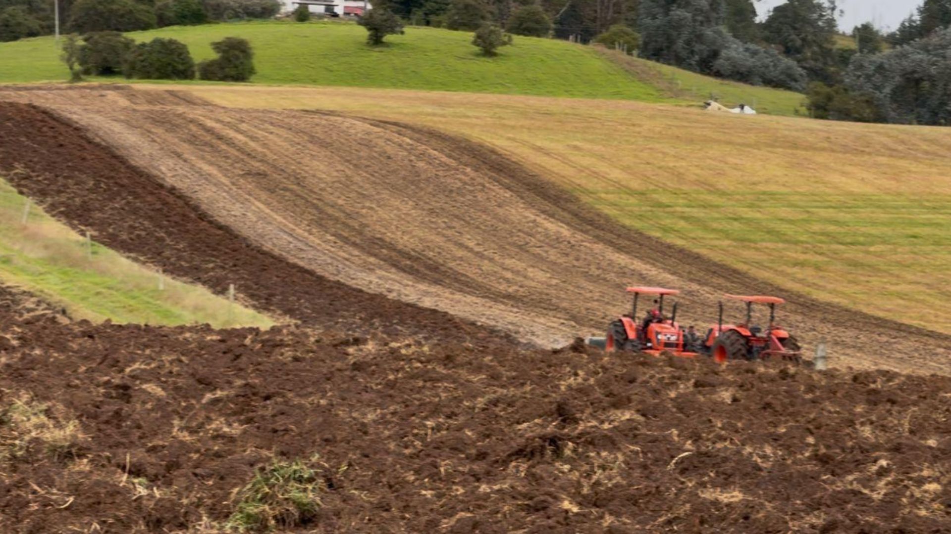 Es uno de los sistemas de regulación más importantes de la cuenca Alta del río Bogotá.