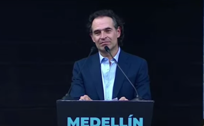 La ceremonia de posesión de Federico Gutiérrez se realizó en la plaza Botero.