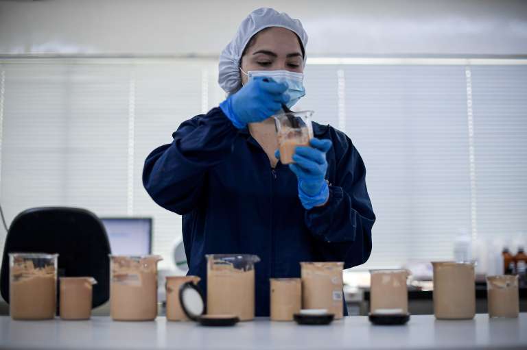 La marca le fabrica maquillaje a más de 120 empresas locales, 1.500 internacionales, exporta a más de 15 países (Estados Unidos, Centroamérica y el Caribe) y produce 6 millones de unidades de maquillaje al año. / Mauricio Alvarado