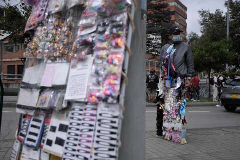 Los vendedores ambulantes en Bogotá y el dilema de recuperar el espacio público