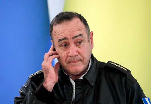 Presidente de Guatemala sale ileso tras disparos a su comitiva