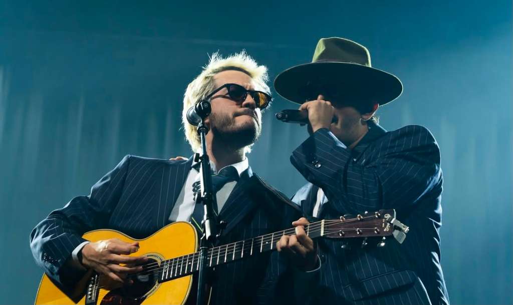En un espectáculo lleno de nostalgia y música, Morat habló sobre su decisión de mantener las fechas tras el terremoto del 10 de agosto. Parte de los ingresos de los conciertos serán destinados a los damnificados.