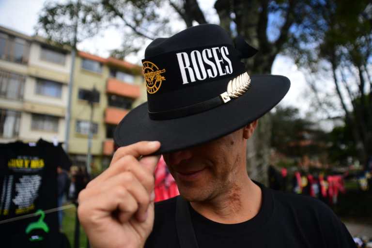 Miles de seguidores se preparan para disfrutar del concierto de la mítica banda de rock.