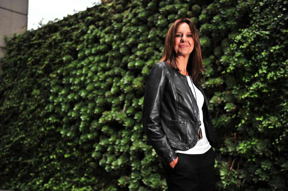 La novelista María Dueñas dice que, aun cuando algunos lectores aseguran que sus libros son de autoayuda, ella escribe ficción. / David Campuzano - El Espectador