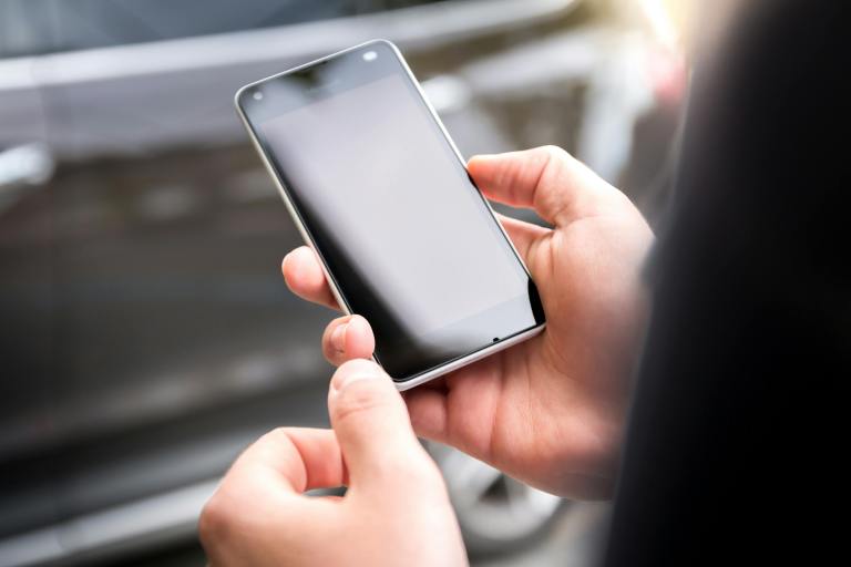Nueva función de Android 17 reduce el mareo al usar el celular en el carro: ¿cómo funciona?
