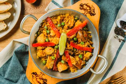 Prepara una paella valenciana tradicional y auténtica