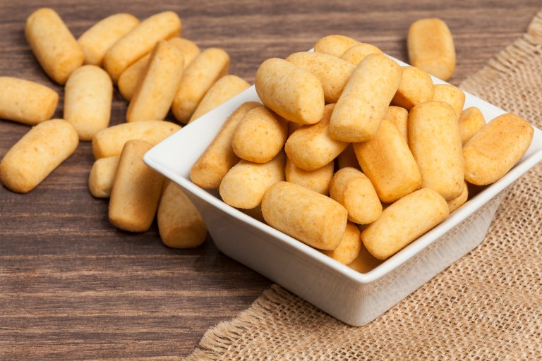 Cheetos caseros de yuca en “air fryer”