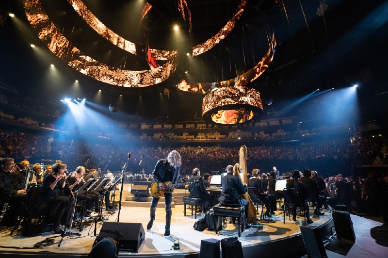 Metallica y la Orquesta Sinfónica de San Francisco, bajo la dirección de Michael Tilson Thomas, durante la grabación de “S&M 2”. / Cortesía Universal Music