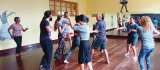 Abren clases de baile y yoga gratis: ¿cómo inscribirse?