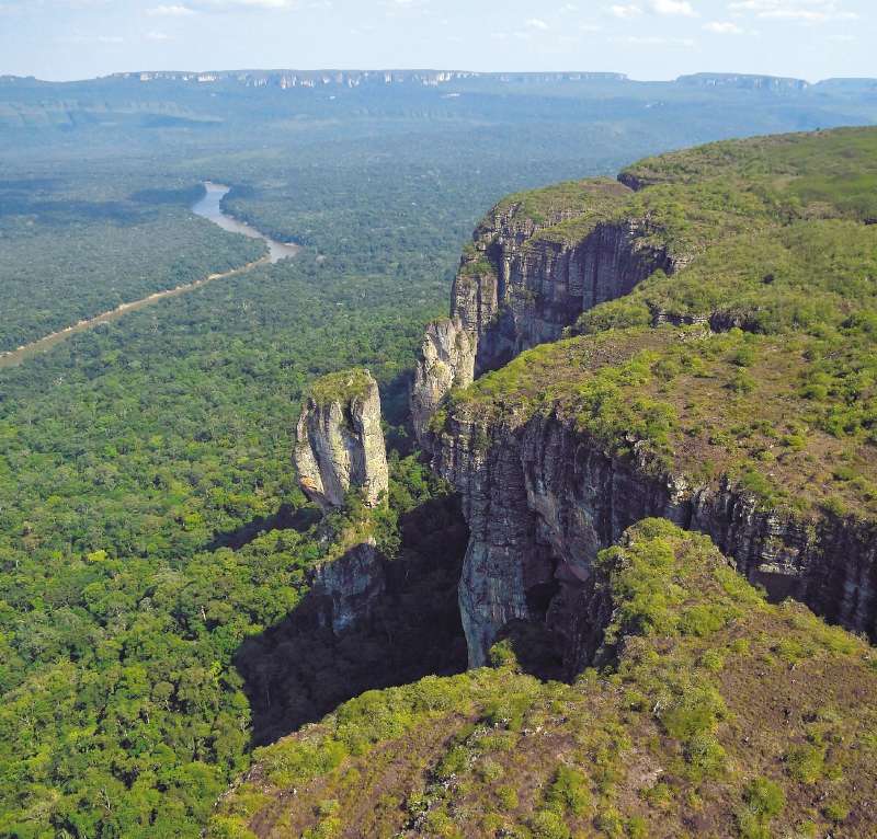 Corredores como el del Parque Nacional Natural Chiribiquete y otras áreas protegidas amazónicas, como La Paya, Tinigua y Nukak, que garantizan la vida y el desplazamiento de especies como el jaguar, determinante para el equilibrio de los ecosistemas. EFE/CESAR CARRIN/PRESIDENCIA DE COLOMBIA/SOLO USO EDITORIAL/NO VENTAS