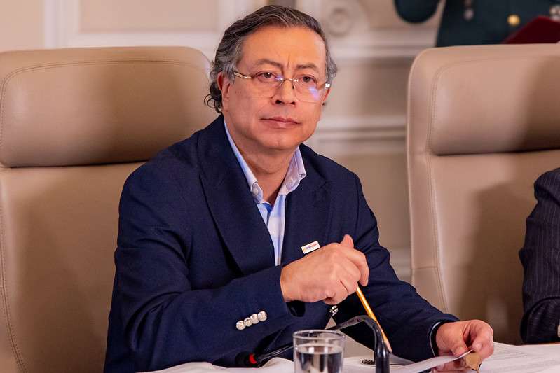La imagen del presidente Gustavo Petro pasa del 47 % al 45,8 % de acuerdo a la última encuesta de Invamer.