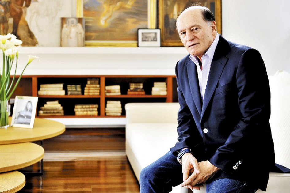 Desde su casa en Bogotá, un recinto muy iluminado, Fernán Martínez comparte otra de sus pasiones: la fotografía./ David Campuzano - El Espectador