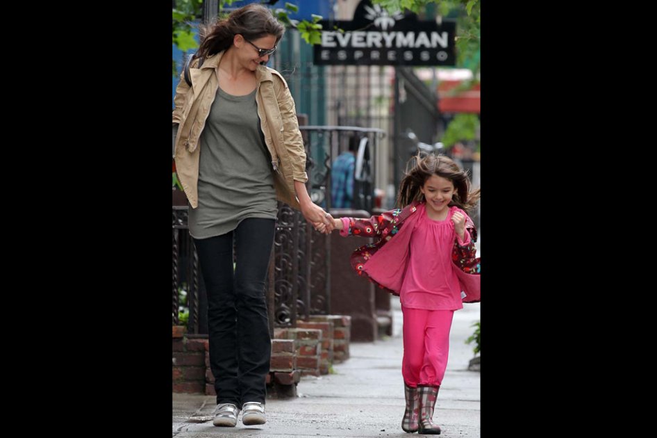 Katie Holmes y Suri. / Bang Showbiz