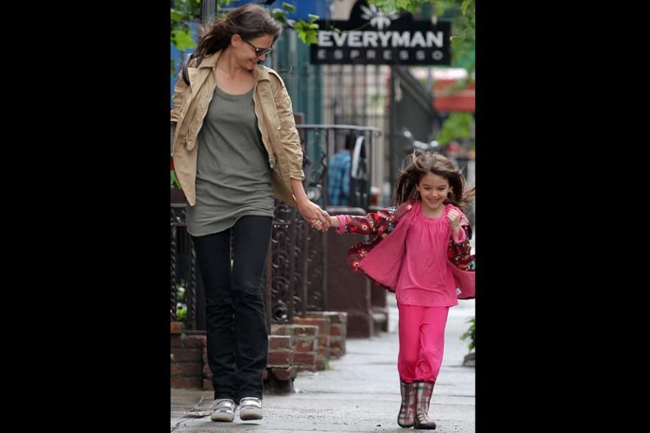 Katie Holmes y Suri. / Bang Showbiz