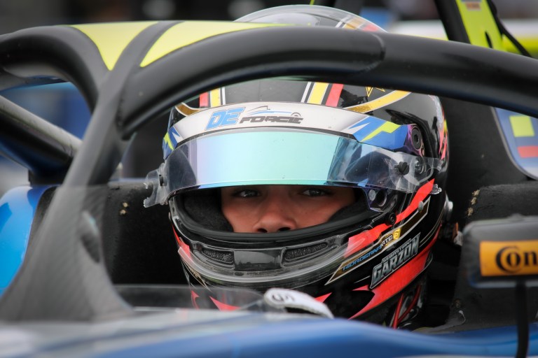 Sebastián ‘Tatán’ Garzón, piloto colombiano, se luce en la pista del campeonato USF2000