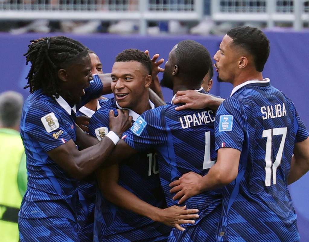 PHILADELPHIA (United States), 22/06/2026.- Kylian Mbappe (C) of France celebrates with teammates after scoring his first goal during the FIFA World Cup 2026 group stage match France against Iraq, in Philadelphia, Pennsylvania, USA, 22 June 2026. (Francia, Filadelfia) EFE/EPA/JIJI PRESS JAPAN OUT EDITORIAL USE ONLY/