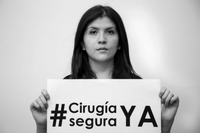 “La que carga las heridas soy yo”: Lorena Beltrán, víctima de una cirugía plástica mal practicada