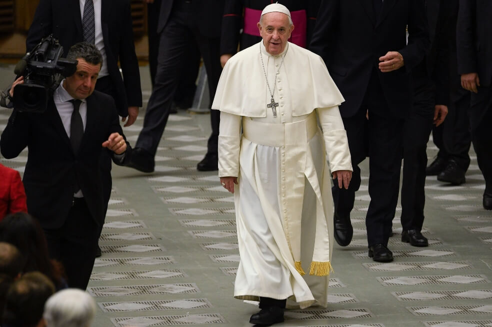 Aunque Francisco exhorta a que las mujeres tengan mayores funciones en la Iglesia de la región, también cierra la posibilidad a la ordenación de sacerdotes. / AFP