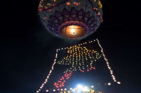 Las mejores imágenes del Festival de Iluminación de Tazaungdaing, Myanmar