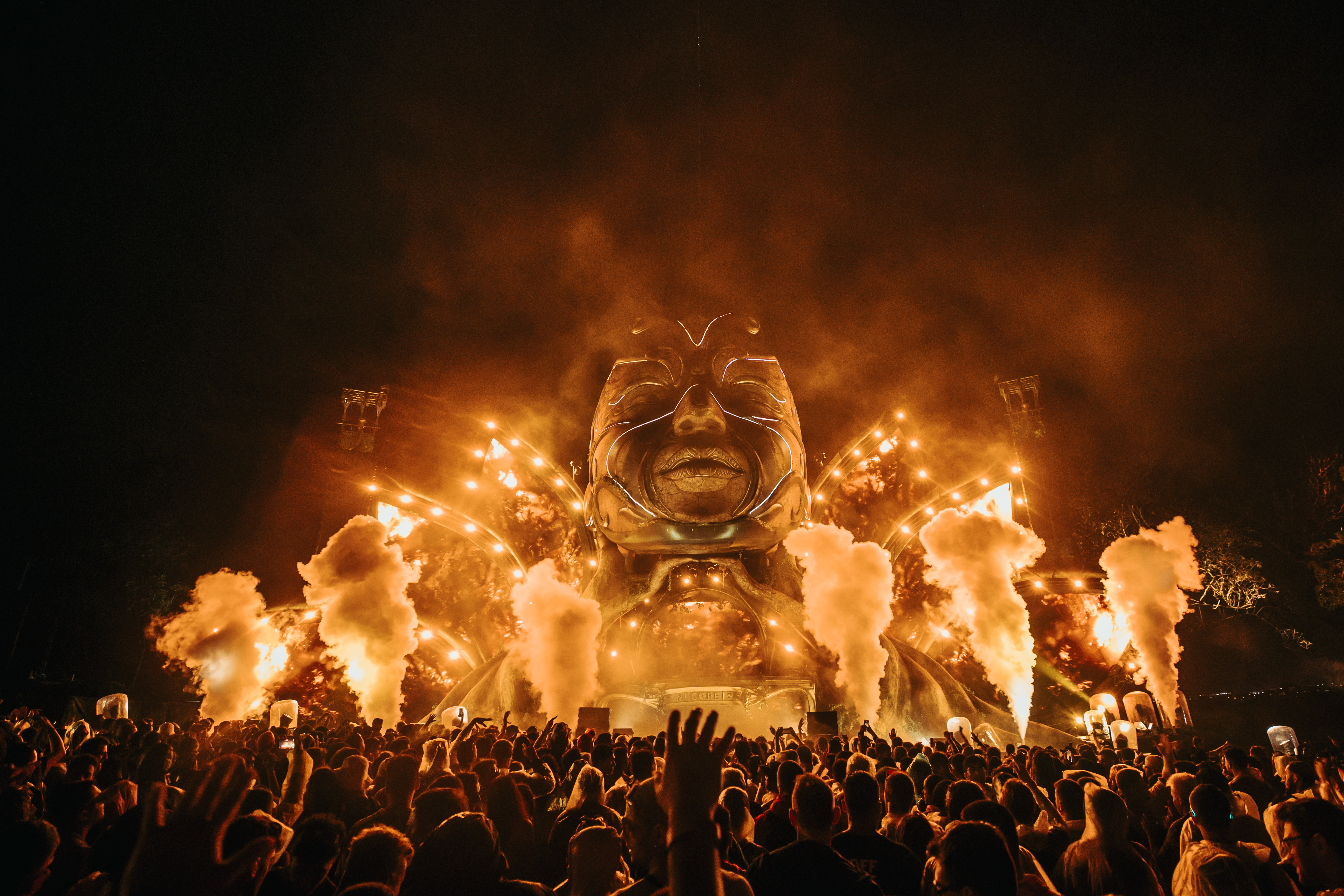 El primer e icónico stage de Core con su diseño de facciones humanas debutará en el Parque Norte, Medellín el 14 y 15 de febrero de 2025.