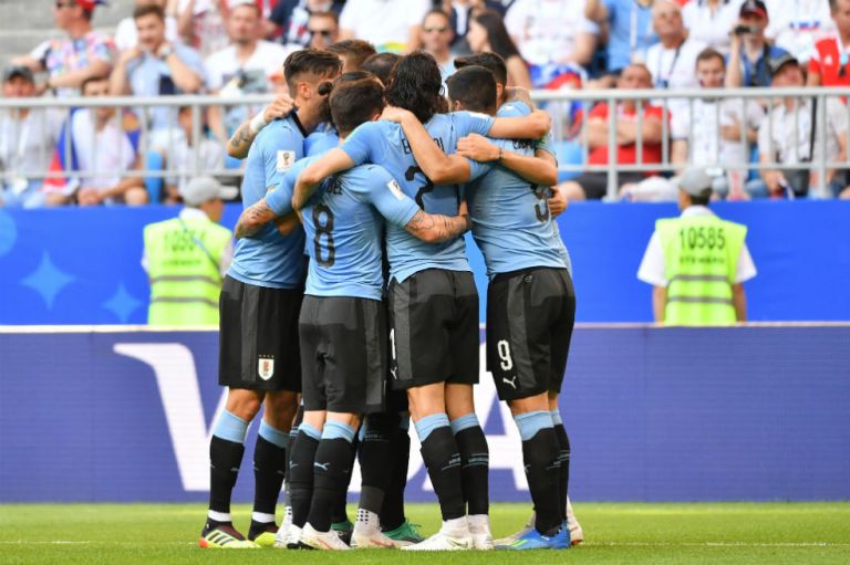 Uruguay venció a Rusia y es el líder del grupo A del Mundial