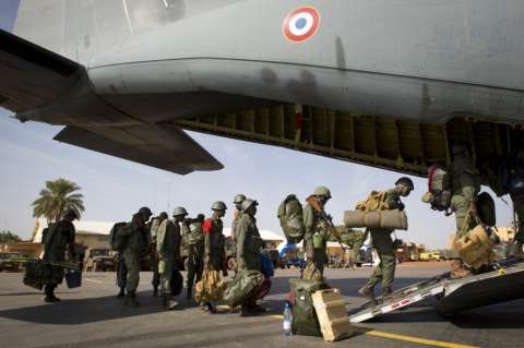 Militares franceses toman el control en Malí y llegan a Tombuctú