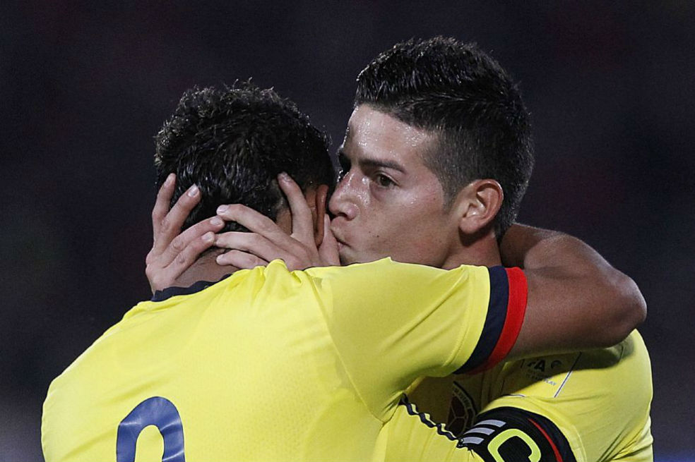 James Rodríguez y Luis Fernando Muriel, dos viejos conocidos de la selección de Colombia.  / AFP