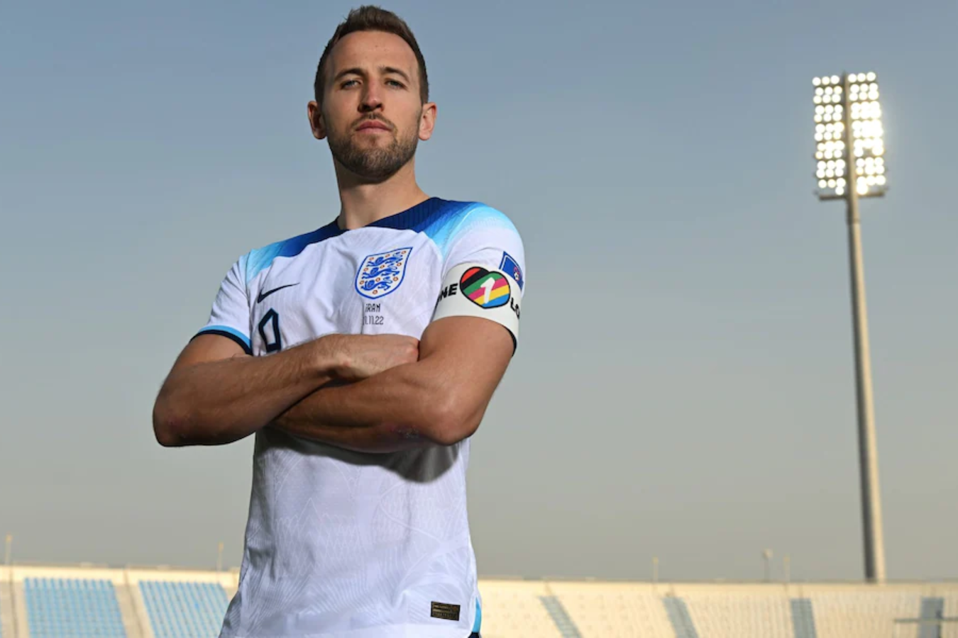 Harry Kane enfrenta un posible castigo si elige usar el brazalete como gesto de solidaridad durante el debut de Inglaterra ante Irán.