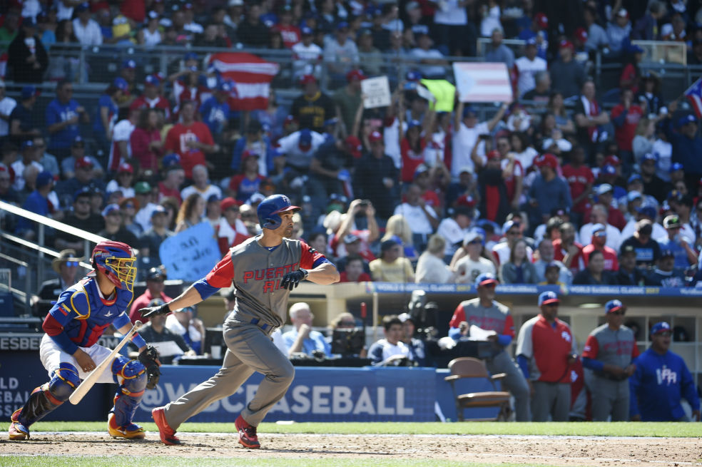 Angel Pagan conecta un imparable para impulsar una carrera en la sexta entrada. / AFP