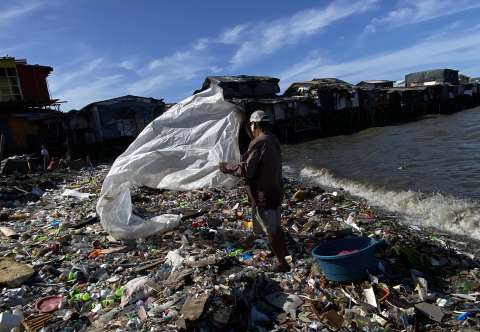 Desacuerdos impiden que arranque en París negociación sobre contaminación por plásticos