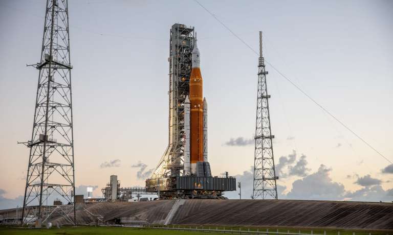 El objetivo principal de Artemis II es validar, por primera vez con tripulación a bordo, que la nave Orion es capaz de mantener con vida y seguridad a los astronautas en el espacio profundo.