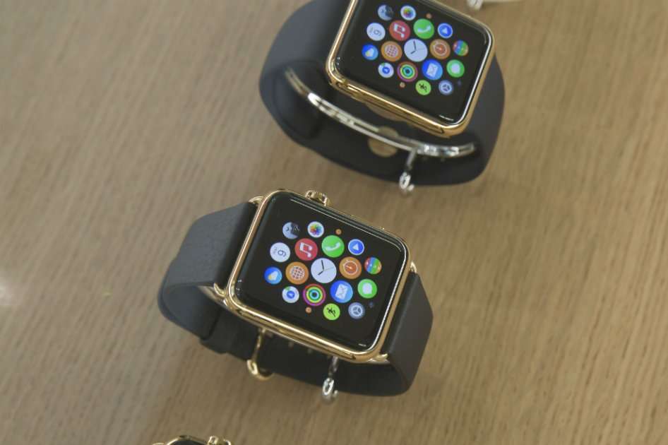 El software que alimenta los relojes inteligentes que aceptan Google se integrará con los iPhones de Apple. / Bloomberg News