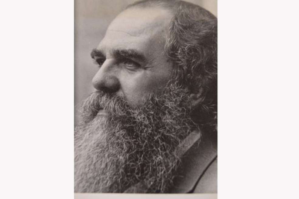 Hernando Socarrás ha publicado, entre otros, ‘Que la tierra te sea leve’.