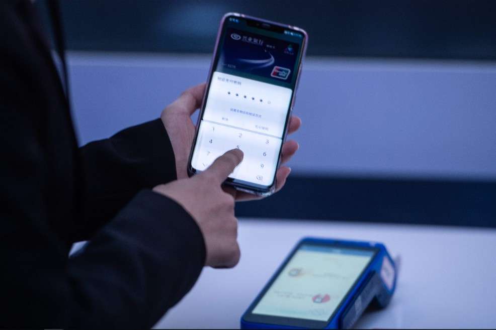 Entre las mejoras que promete el 5G de Huawei, destacan que la velocidad de conexión multiplica por 100 a la de las redes de cuarta generación. / AFP.