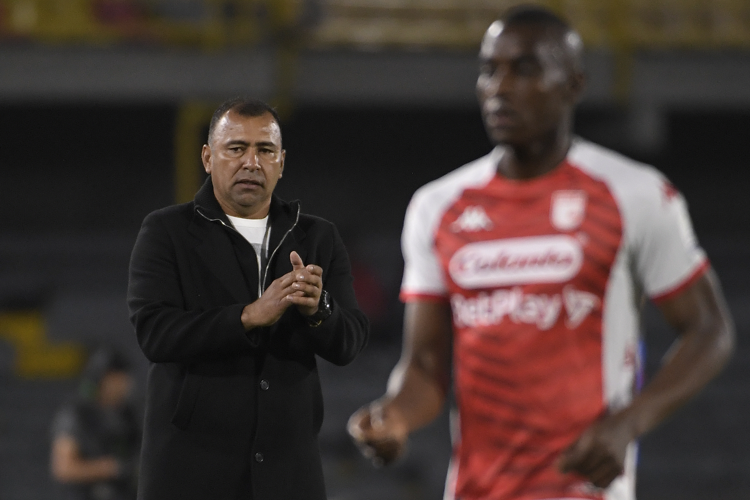 Exfutbolista y director técnico colombiano que dirige a Independiente Santa Fe.