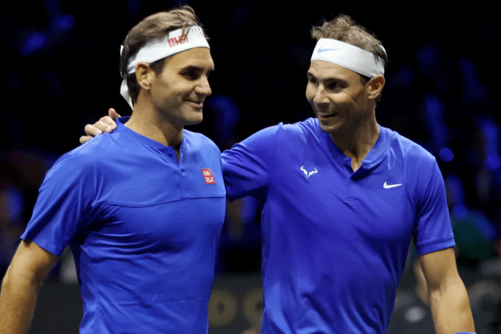 Roger Federer (izq.) y Rafael Nadal durante la Laver Cup 2022.