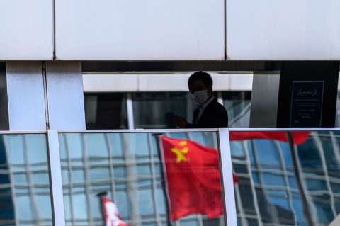 La Casa Blanca considera prohibir los viajes de miembros del Partido Comunista de China
