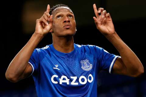 Con Yerry Mina y sin James Rodríguez, Everton empezó la Premier con triunfo